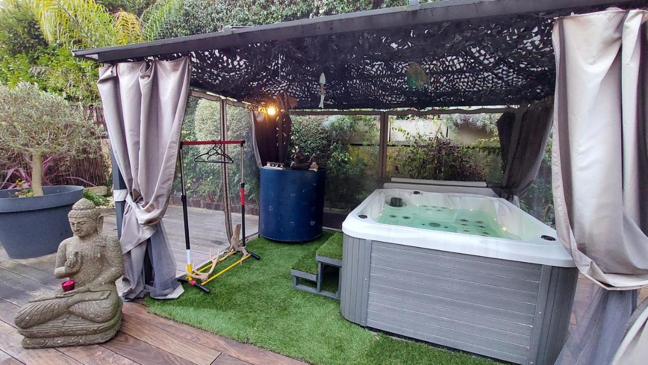 Mandelieu Dans Un Jardin Bb Et Jacuzzi Bed & Breakfast エクステリア 写真
